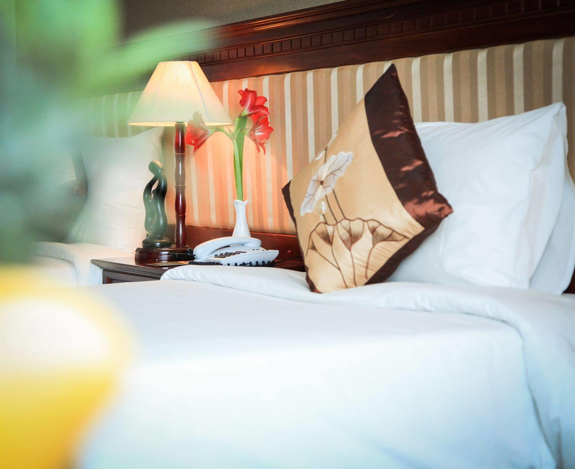 Aloha Halong Hotel Ha Long Exterior photo